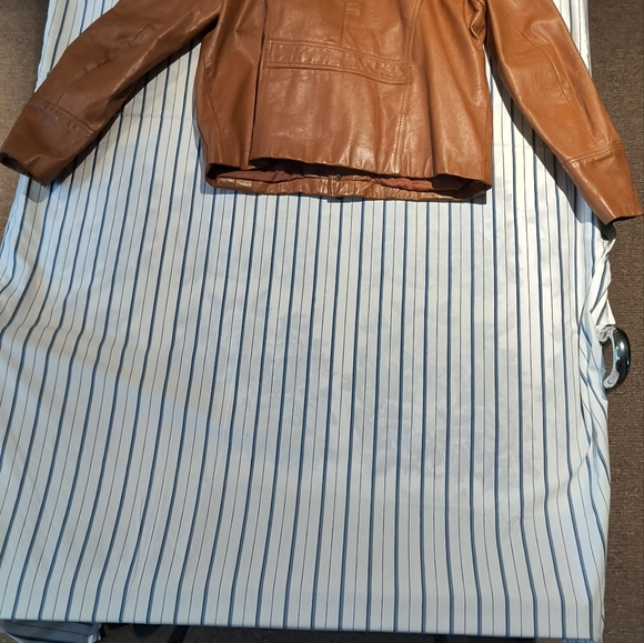 1 "IDEAL" brand Men's Large rust leather overcoat. - Picture 10 of 11